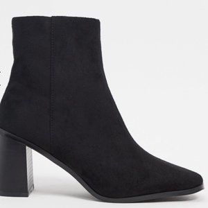 Wide Fit square toe ankle boots i